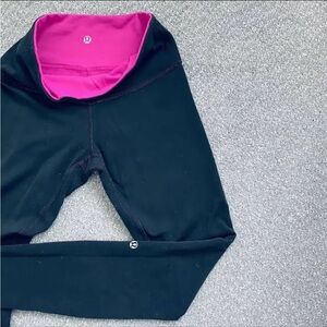 lululemon athletica women’s Leggings in Black with Pink Interior